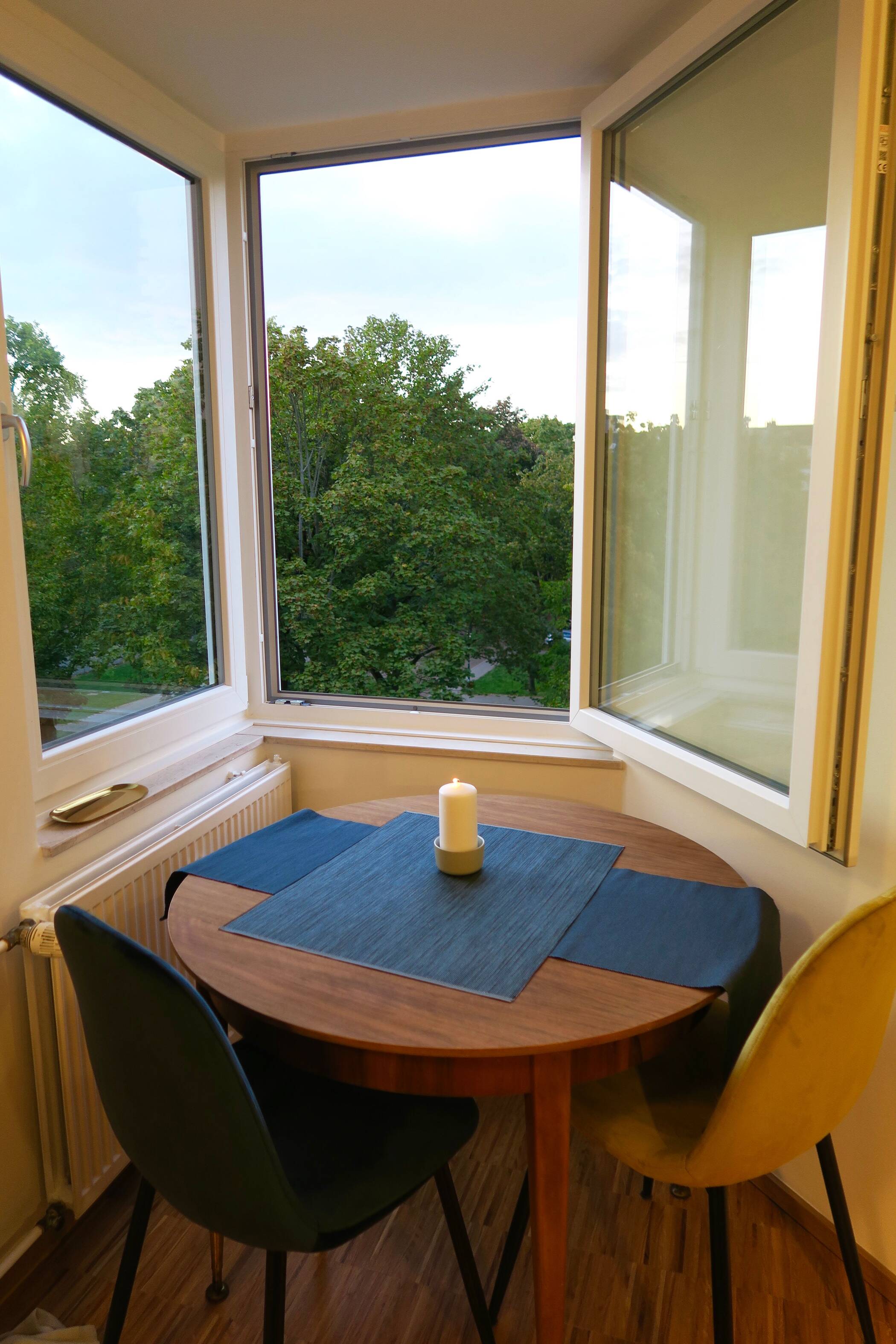 Schönes und zentrales Apartment mit charmanter Aussicht in Düsseldorf – Düsseldorf – Vorschaubild 7