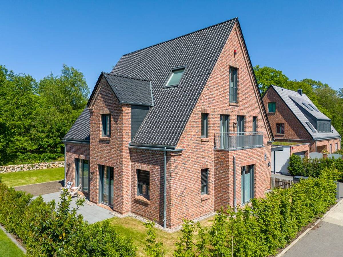 Exklusives Familienhaus Neubau A+ eingebettet in naturnahe Umgebung – 22397 Hamburg – Bild 1 von 9