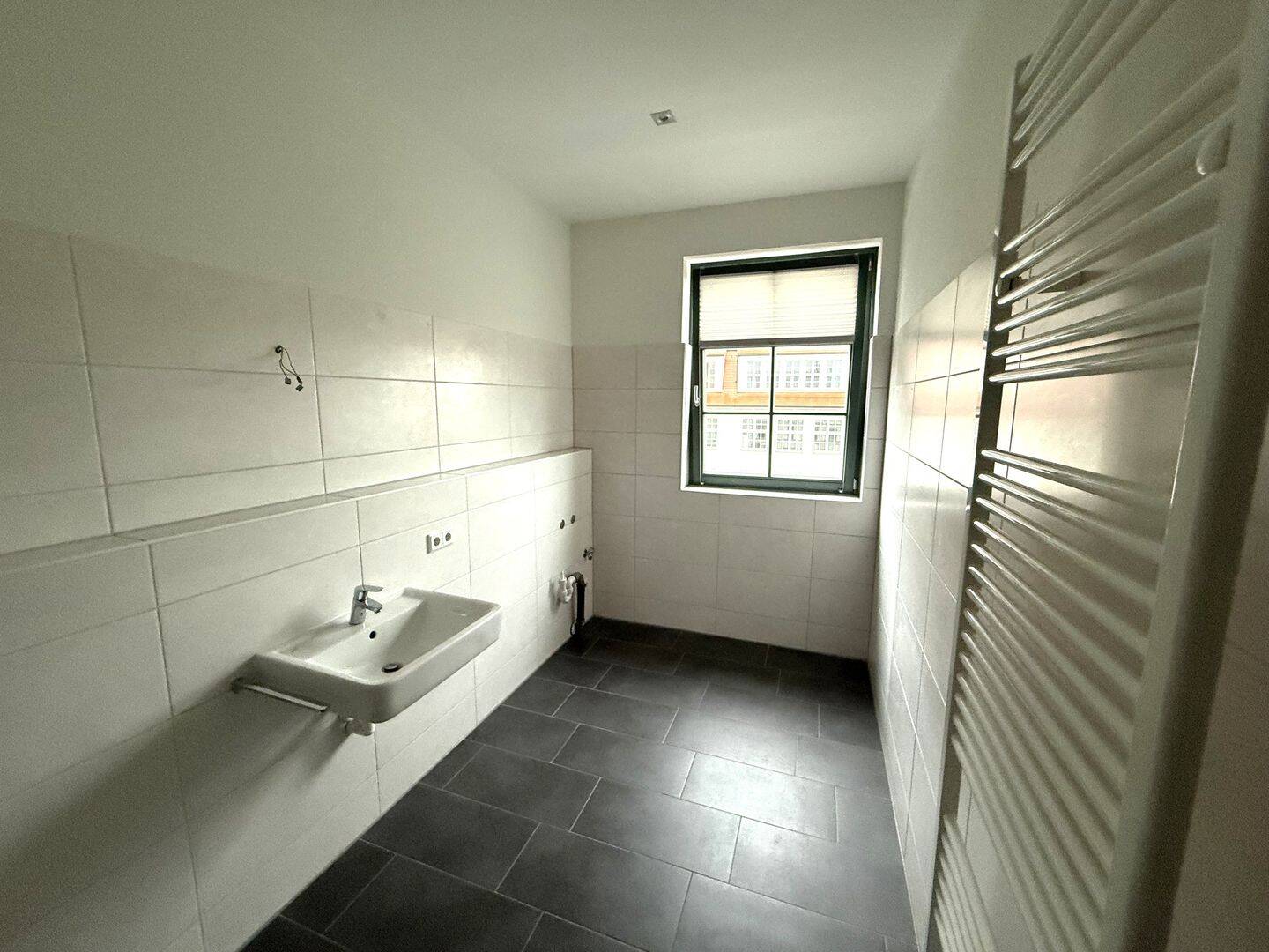 3-Raum-Penthousewohnung mit Weitblick + Lift + Carport + EBK – Chemnitz – Vorschaubild 7
