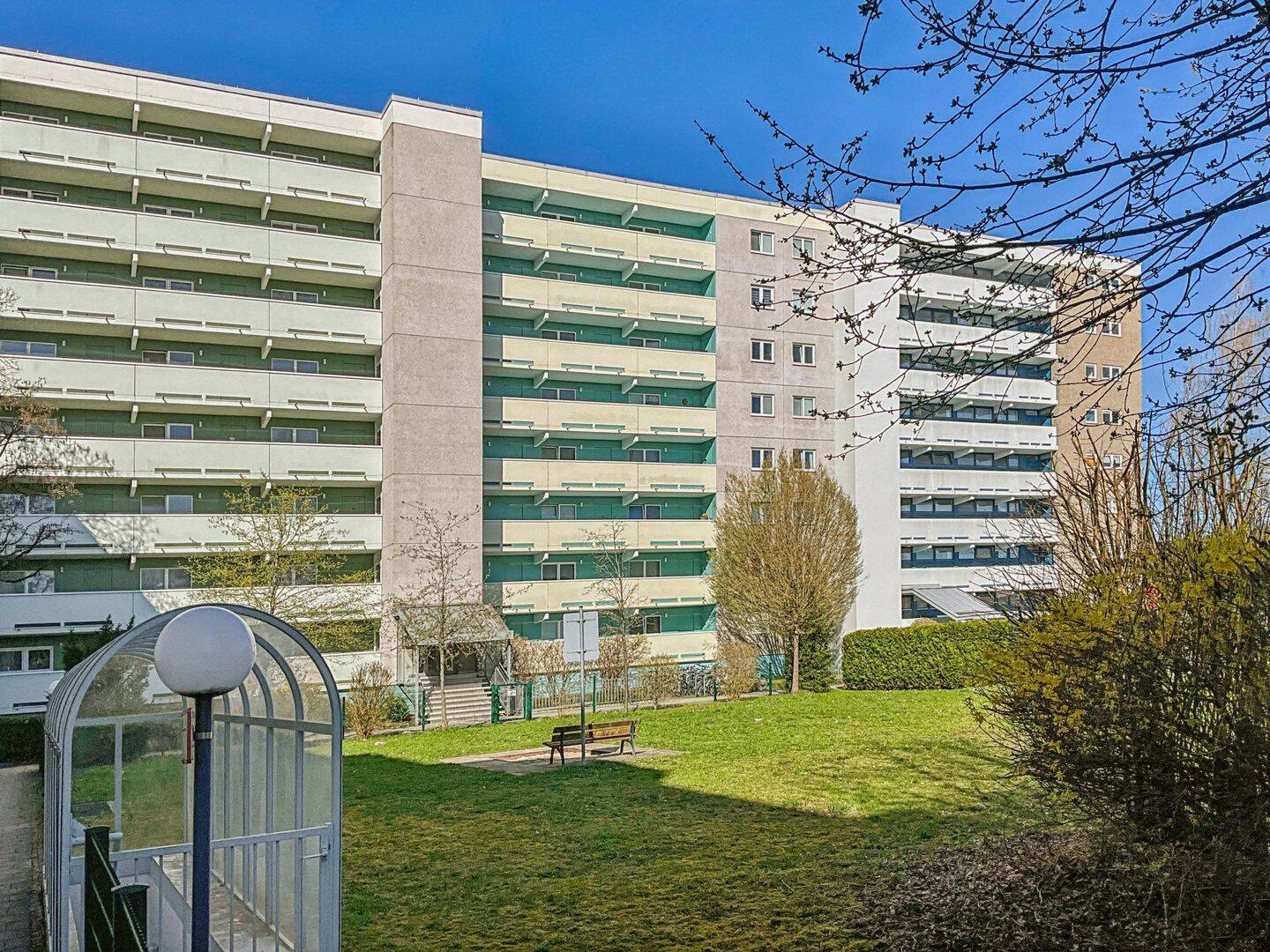 Kurzfristig beziehbar! Gepflegtes 1-Zimmer-Apartment mit optimalen Grundriss und separater Küche – München – Vorschaubild 6