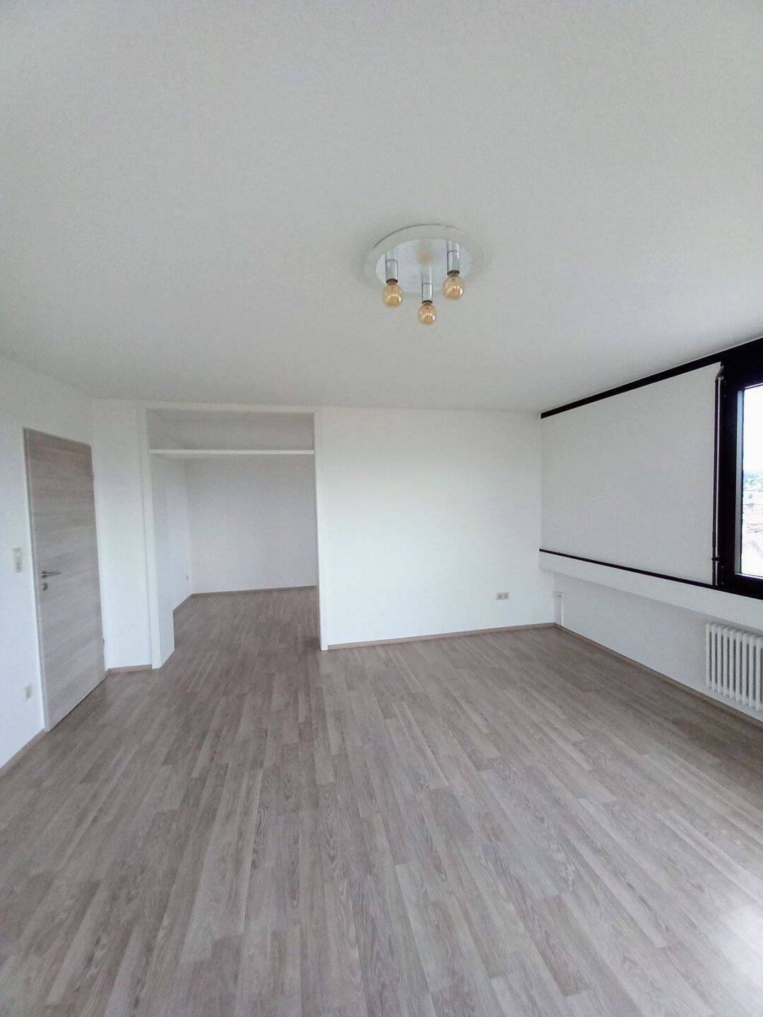 Großzügige 4-Zimmer-Eigentumswohnung mit Fernblick – Neu-Ulm – Vorschaubild 4