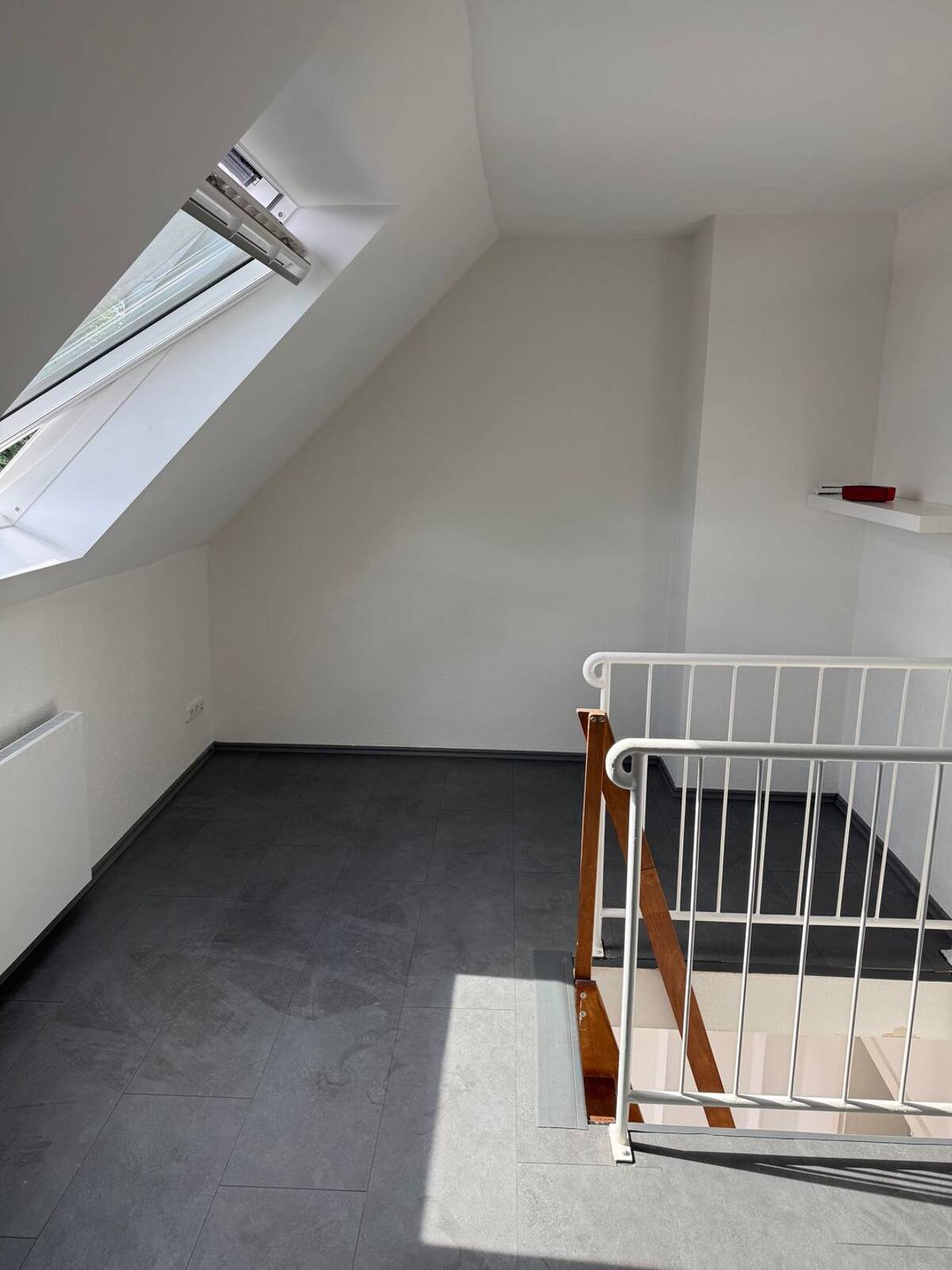 Oberhausen Klosterhardt-Süd genießen- Modernisierte 4 Zimmer Maisonette Wohnung zu vermieten – 46119 Oberhausen – Bild 1 von 8