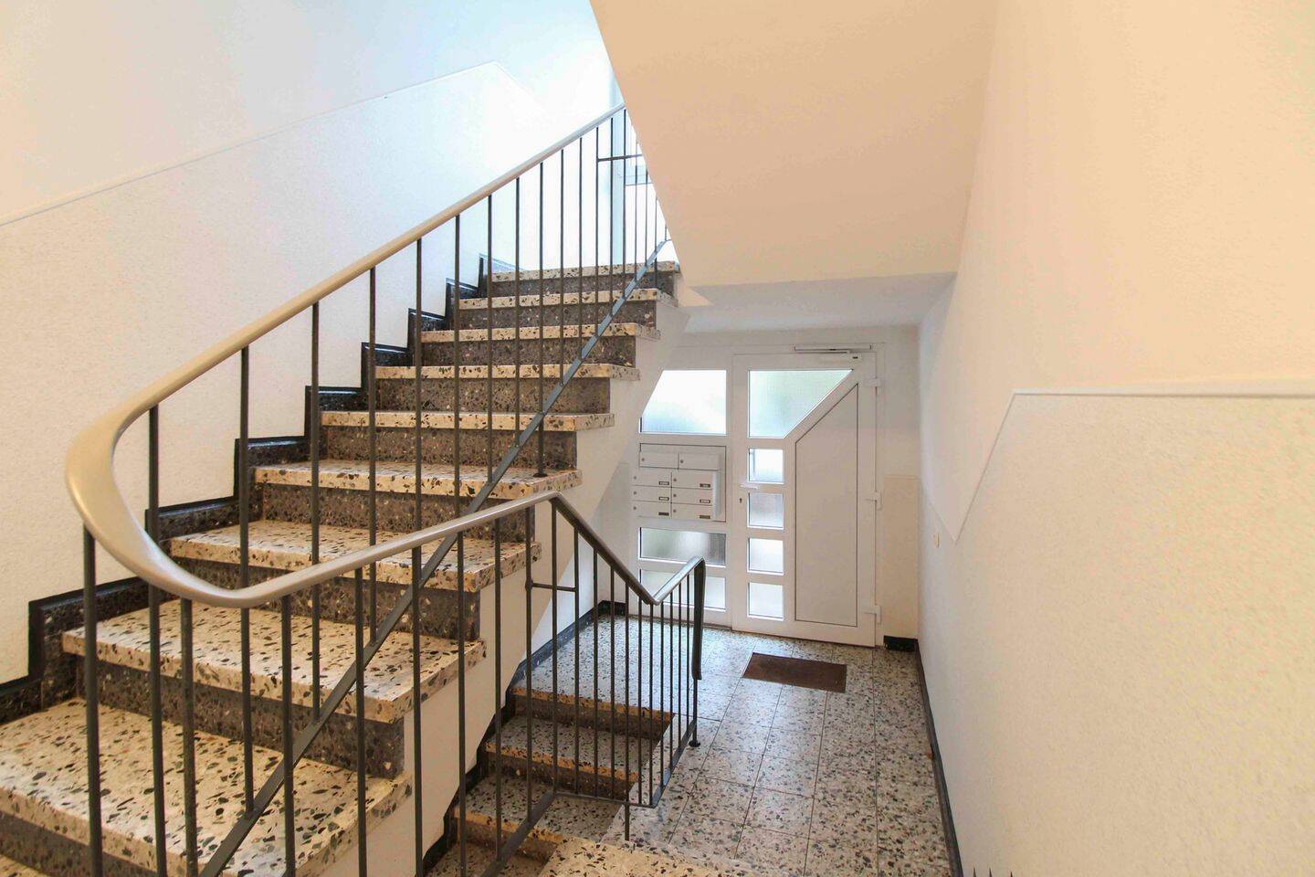 Gepflegte Wohnung mit Balkon in begehrter Lage von Essen-Burgaltendorf – Essen – Vorschaubild 3