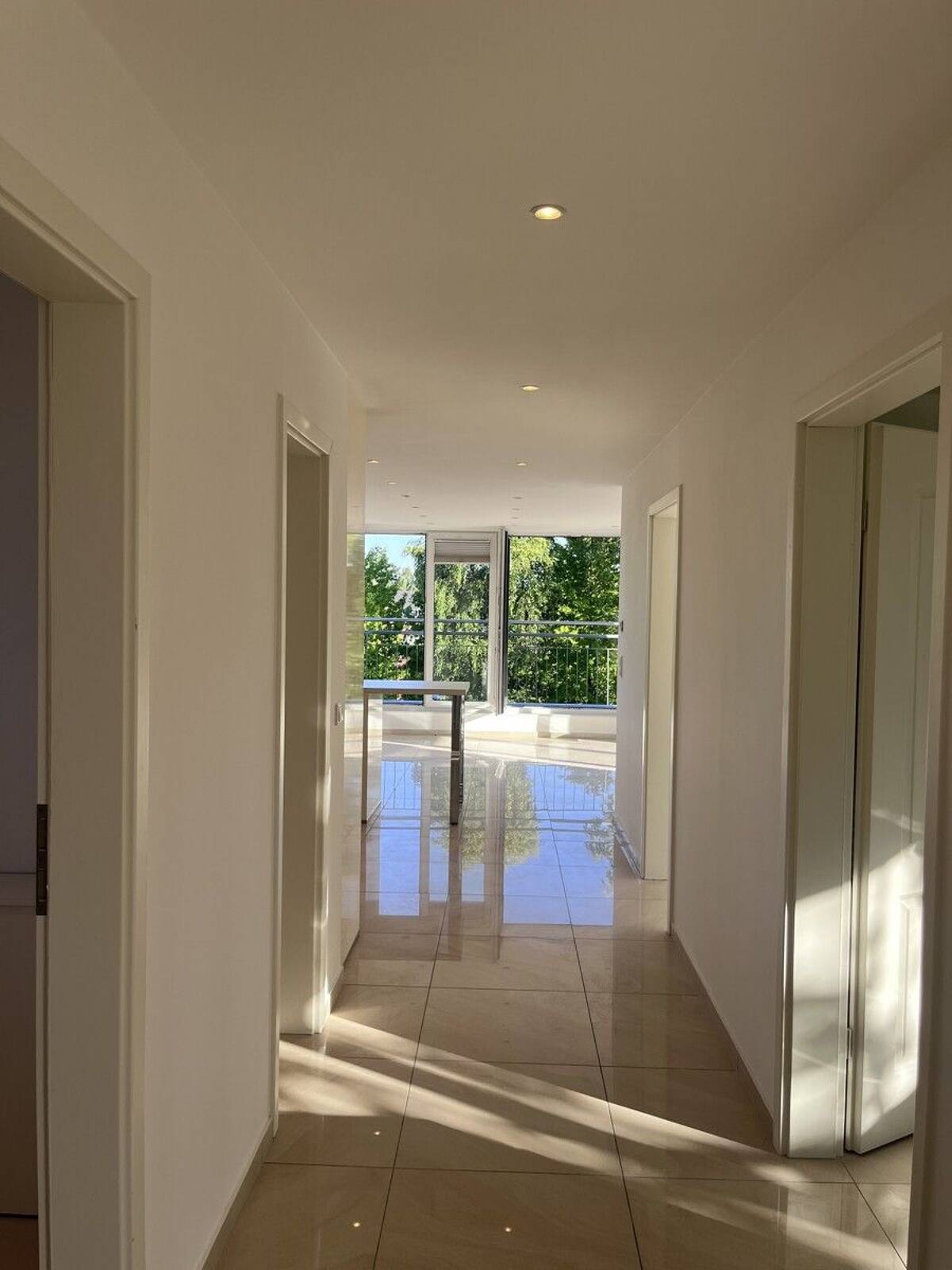 Penthouse mit umlaufender Dachterrasse, Carport und hochwertiger Ausstattung – 22459 Hamburg – Bild 1 von 9