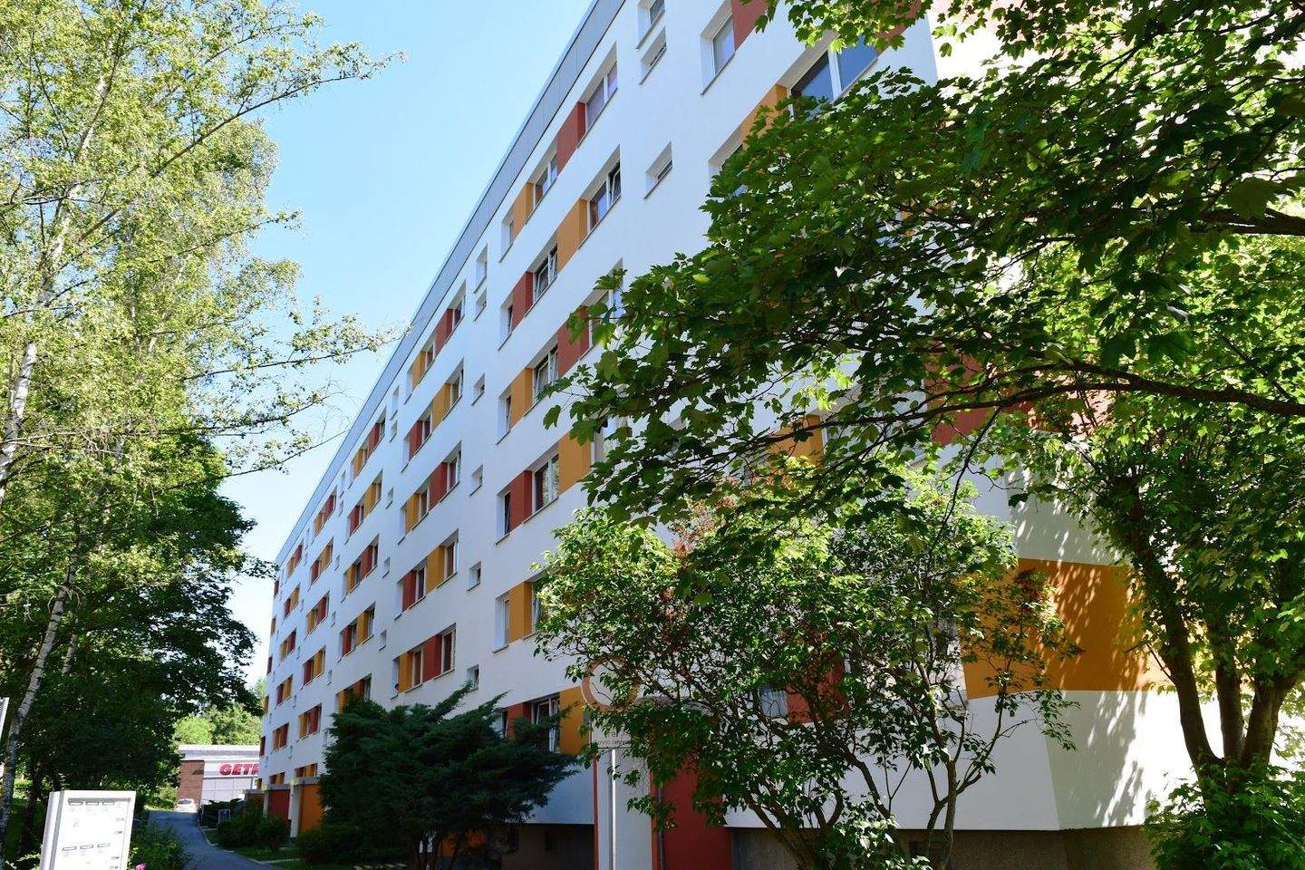 Viel Platz zum Leben: Gepflegte Wohnung mit Balkon und Nähe zu Einkauf & Freizeit – Chemnitz – Vorschaubild 2