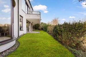 Wohnen wie im eigenen Haus: 4-Zimmer-Oase mit Kamin, Terrasse & Garage – 45239 Essen – Vorschaubild 3