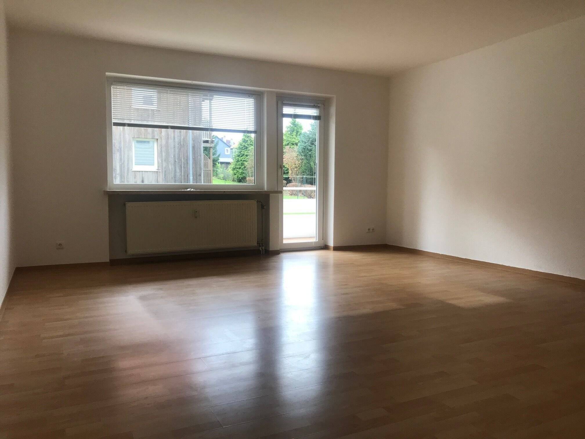 FRÜHLINGSGEFÜHLE - Hübsche und helle Erdgeschosswohnung mit Balkon, Tageslichtsbad und separatem