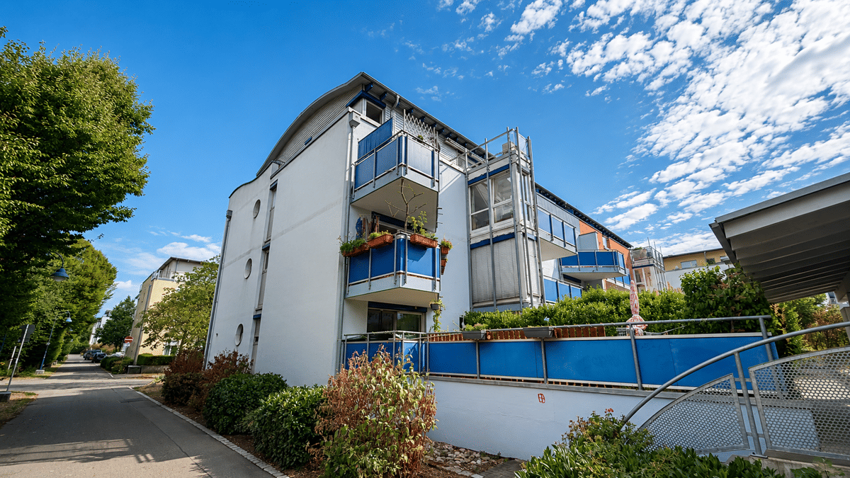 Ab 11/2026 bezugsfrei: Attraktive 2-Zimmer-Wohnung mit Balkon im beliebten Freiburg-Rieselfeld – 79111 Freiburg im Breisgau – Bild 1 von 6