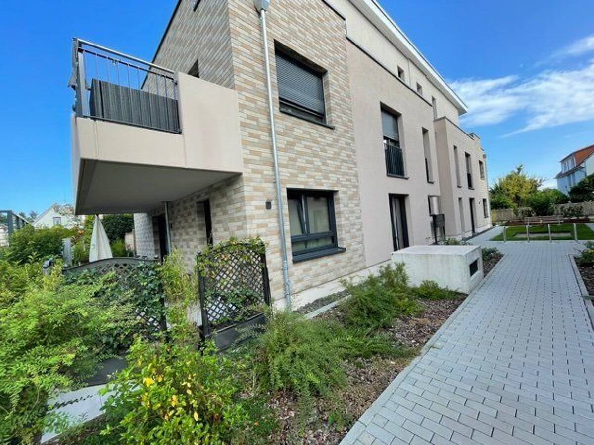 Modisches Wohnen mit Gartenidyll: Moderne 2,5-Zimmer-Erdgeschosswohnung in Mainz-Finthen – 55126 Mainz – Bild 1 von 9