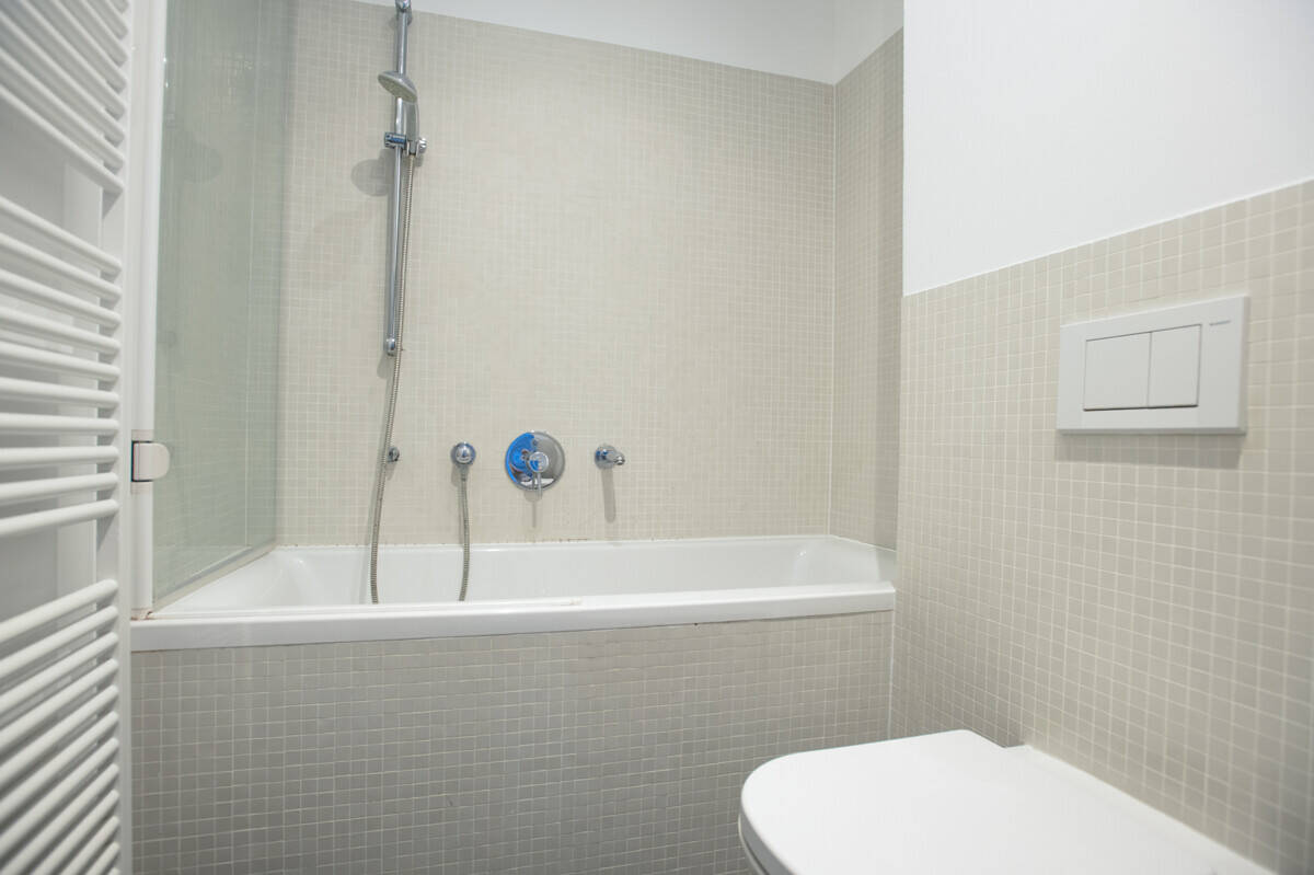 Bezugsfrei in Berlin-Mitte: Sanierte Gründerzeit-Wohnung mit Balkon, EBK, nahe Bundestag & Charité – Berlin – Vorschaubild 8