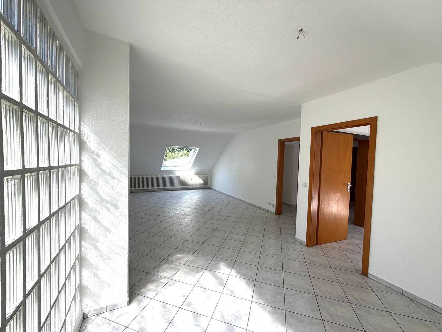 Schöne Dachgeschosswohnung im Grumbachtalweg – Saarbrücken – Vorschaubild 2