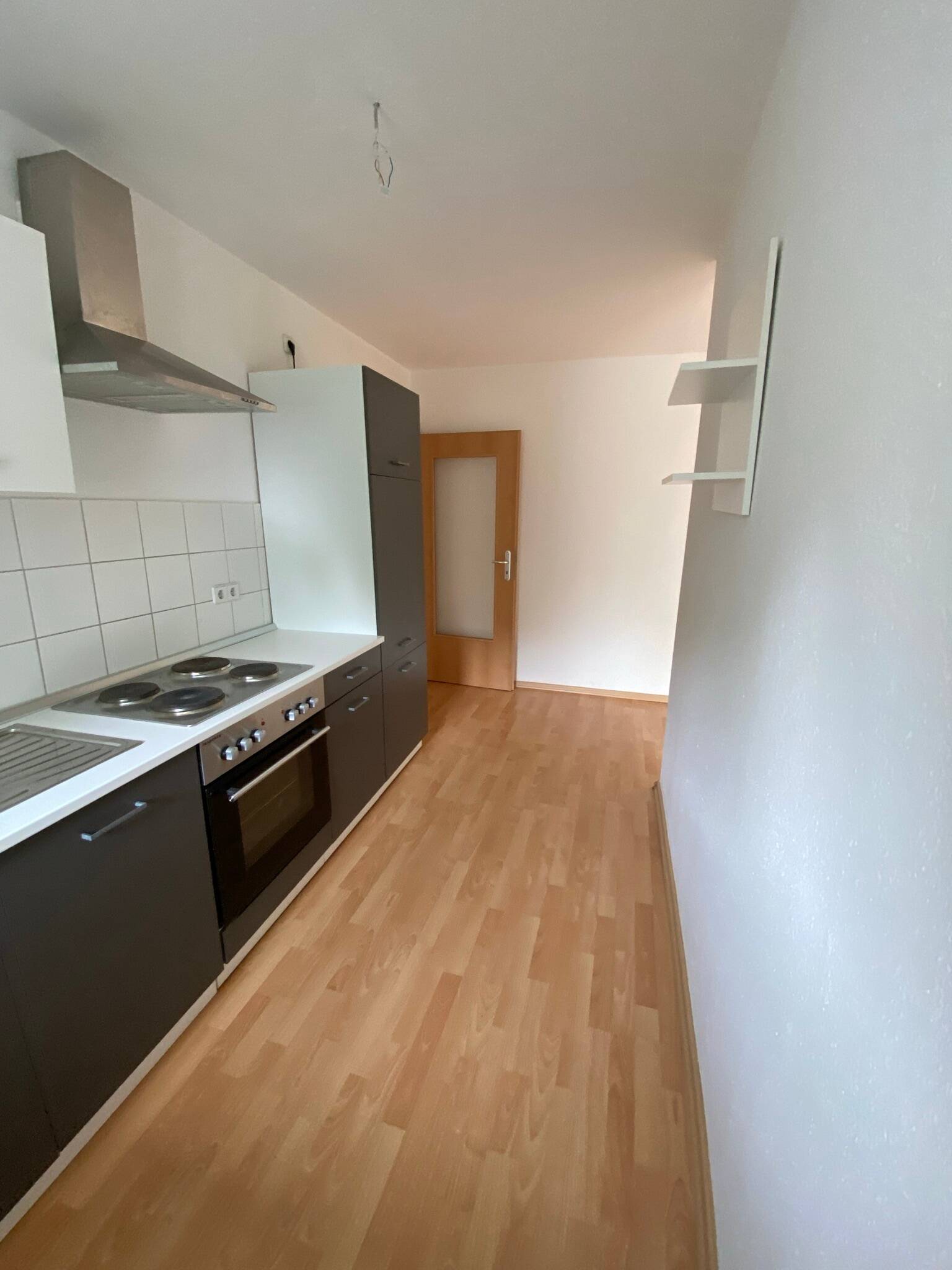 OBEN°°°°gemütliche2-Raum-Wohnung mit Laminat im DG °°°° – Chemnitz – Vorschaubild 9