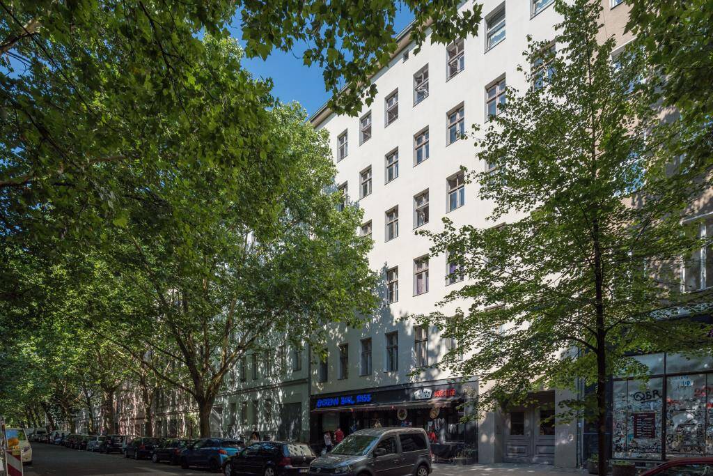 Vermietet Altbauwohnung mit 2 Zimmern in Kreuzberger Toplage als Kapitalanlage