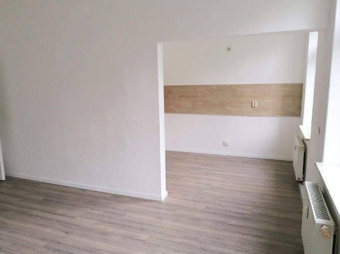 !! 4-Raum-Wohnung mit 2 Bädern, Laminat und Balkon !! – Chemnitz – Vorschaubild 3