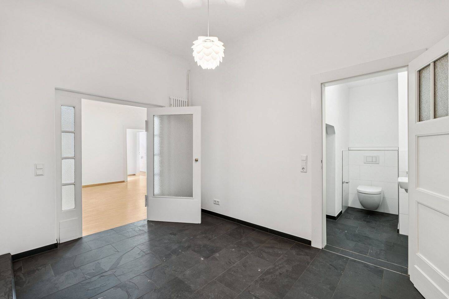 Exklusives Dachgeschossjuwel mit zwei Balkone in herrschaftlicher Villa – Hannover – Vorschaubild 9
