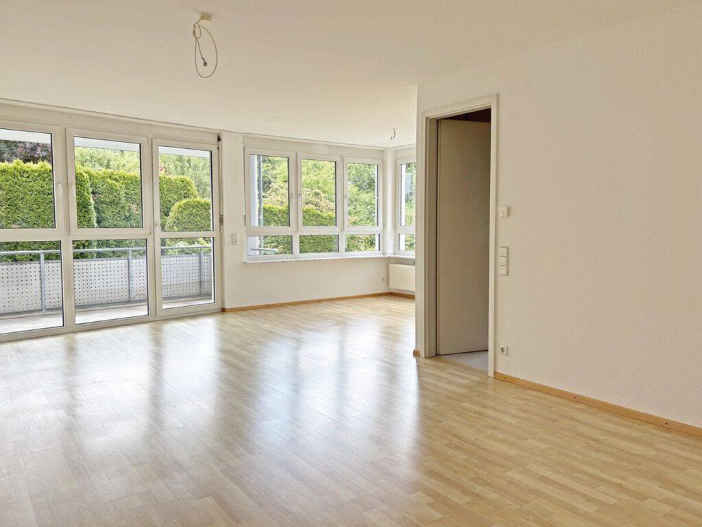 Fernab vom Stadttrubel - Helle Wohlfühlwohnung mit Balkon am Georgenberg in Reutlingen – Reutlingen – Vorschaubild 2