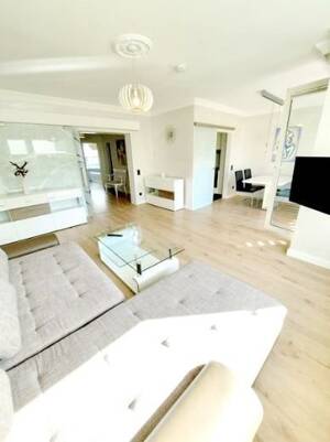 Top Wohnung / neues Vollbad/ EBK/ Fußbodenheizung/ Garage / 2 Balkone/ möbliert/ lichtdurchflutet / ab 01.10.2026 frei