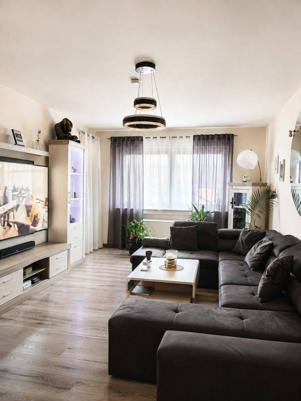 Modernisierte helle 2,5 Zimmer Wohnung mit Balkon – 45327 Essen – Bild 1 von 7