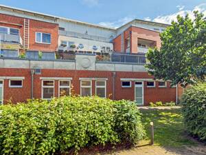 Zentrale Geräumige 1-Zimmerwohnung mit ruhigem Südbalkon, eigener Stellplatz inklusive! – 23558 Lübeck – Vorschaubild 2