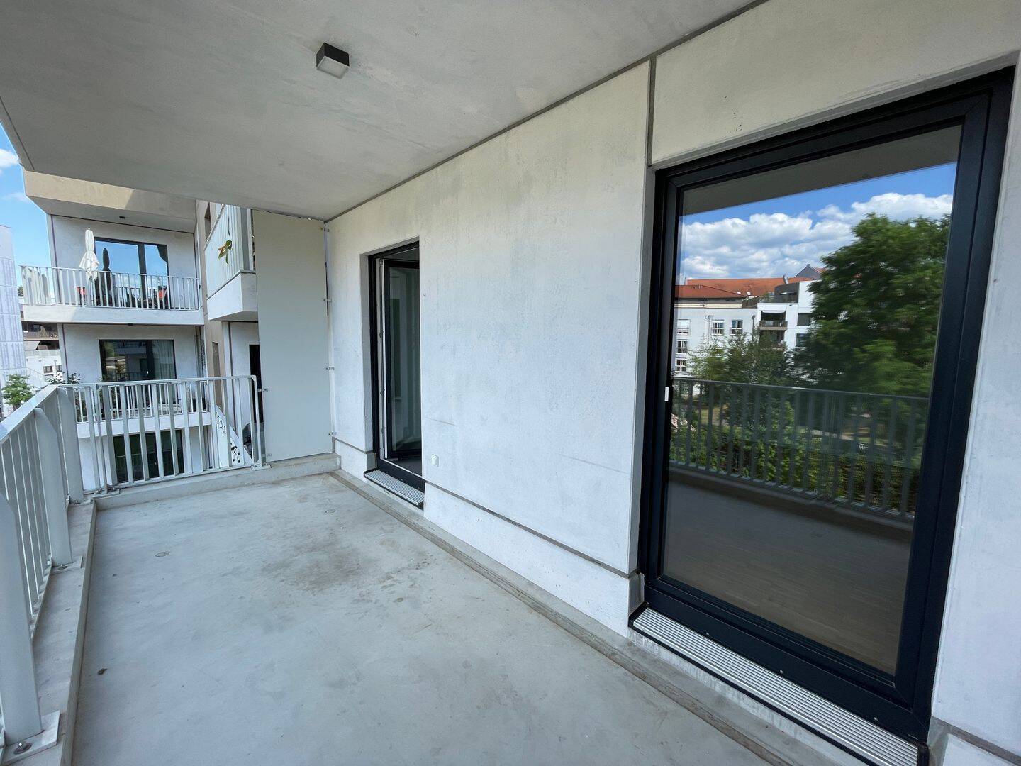 Große 3-Zimmer Wohnung mit zwei Badezimmern und Loggia – Nürnberg – Vorschaubild 2
