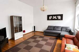 Frisch renovierte Altbauwohnung in Alt-Sachsenhausen 90 m² mit Stellplatz