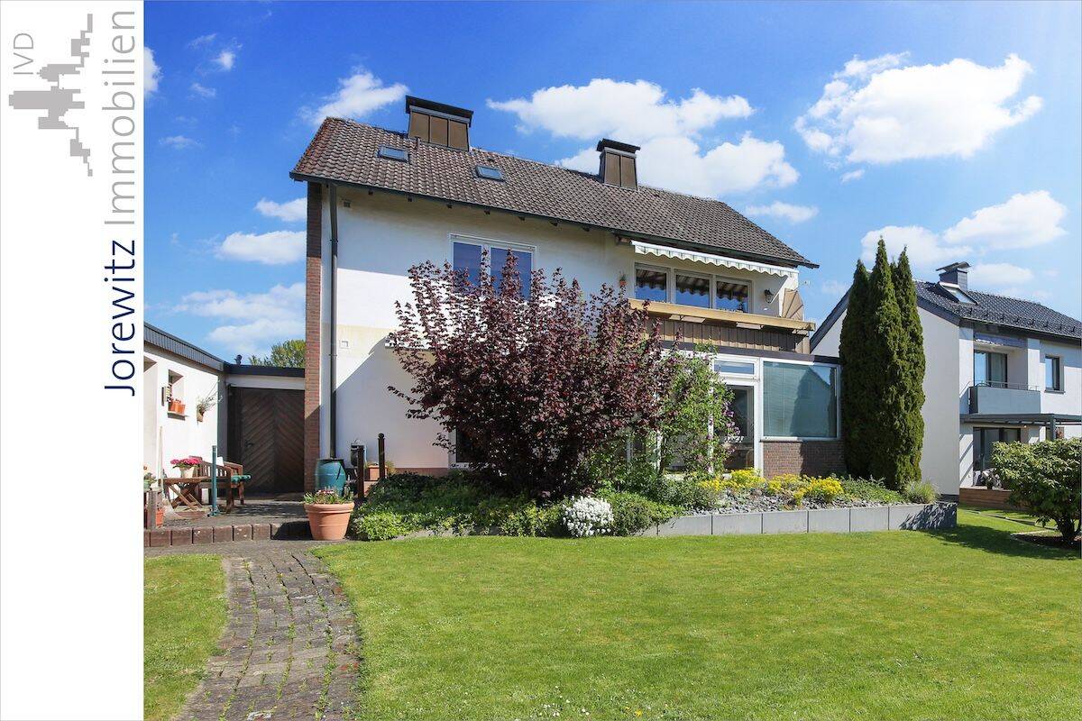 Bielefeld-Brake: Gepflegtes, freistehendes Ein- bis Zweifamilienhaus mit schönem Garten und Garage