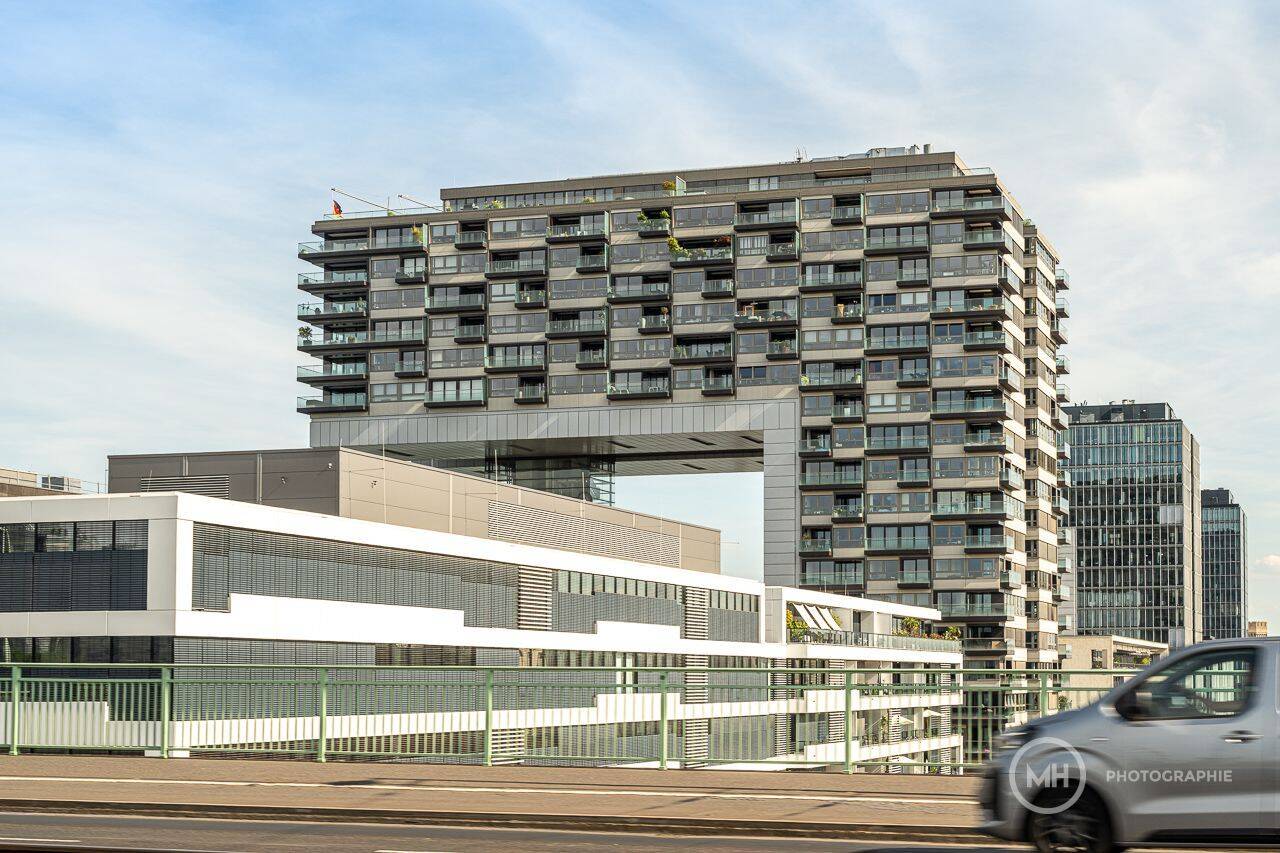 MANNELLA *Exklusive Wohnung 180° Altstadt-/ Domblick- 17. Etage im ikonischen Kranhaus Nord* – Köln – Vorschaubild 4