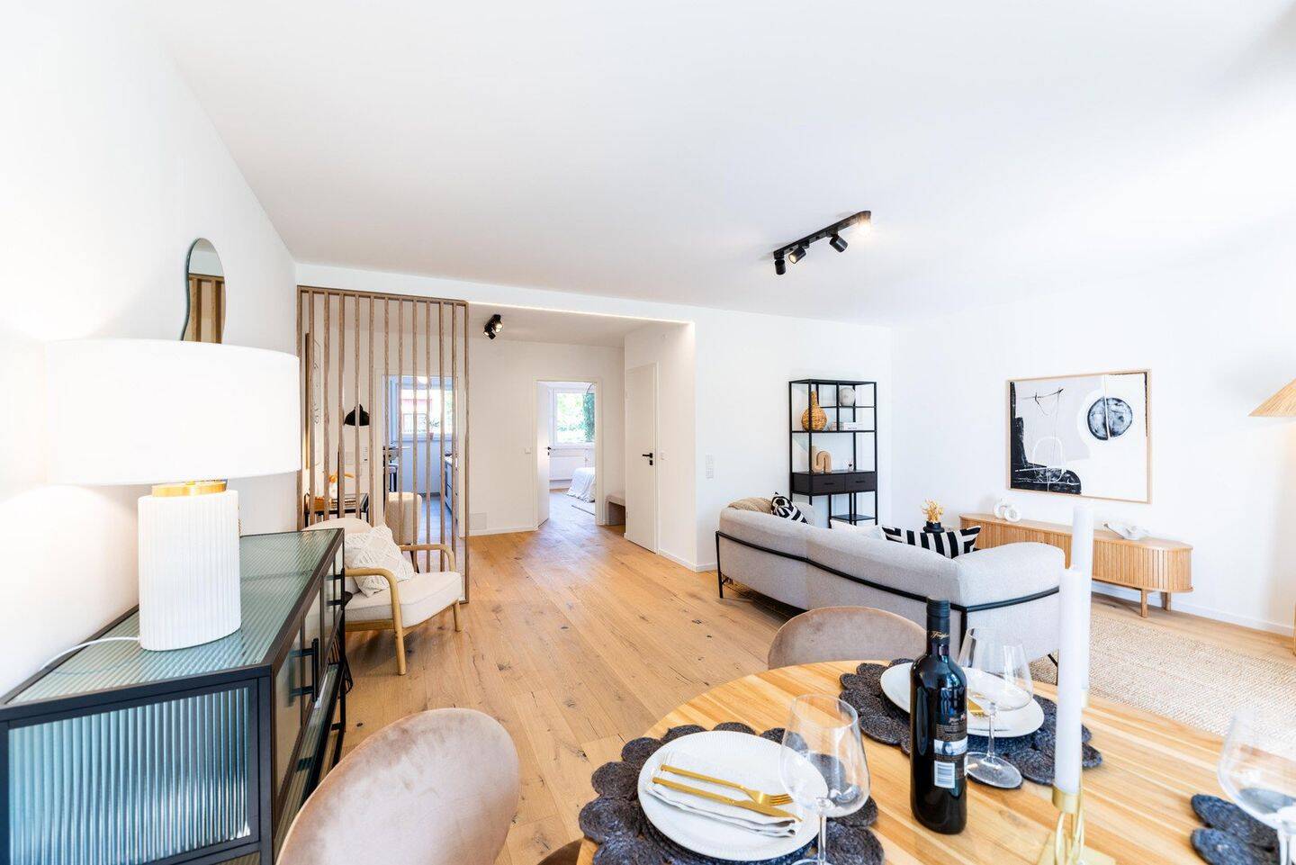 Exklusive 2-Zi.-Wohnung mit Balkon und Einbauküche- Erstbezug nach umfassender Modernisierung – Nürnberg – Vorschaubild 2