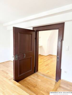 Altstadtjuwel nahe der Steinernen Brücke - Attraktive 3,5-Zimmer-Eigentumswohnung in Regensburg – 93047 Regensburg – Vorschaubild 6