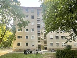 "Großzügige 5-Zimmer-Wohnung mit Balkon, Garage & Aufzug - attraktive Kapitalanlage in Regensburg" – 93057 Regensburg – Vorschaubild 2