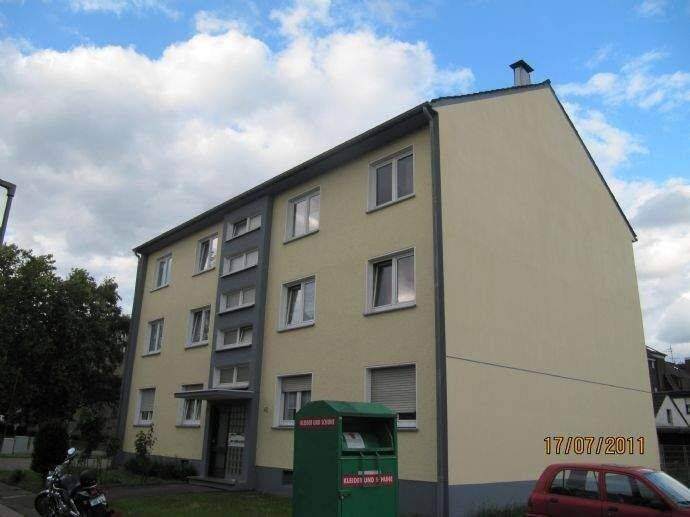 Provisionsfreie Super-Rendite, in Oberhausen. 6-Familienhaus, Balkone, Garten, 7 Garagen, Stellplätze, Ausbau und Baureserve mit 48.000,- € KM – Oberhausen – Vorschaubild 3