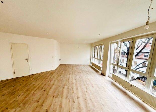 Sanierte 2-Zimmer-Wohnung im 2. OG mit Aufzug – Berlin – Bild 1 von 9