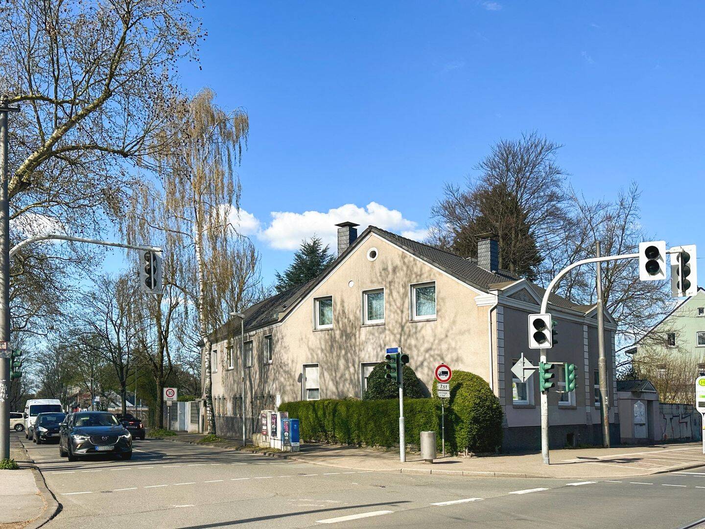 Wohnhaus mit Einliegerwohnung und Praxisfläche in Weitmar