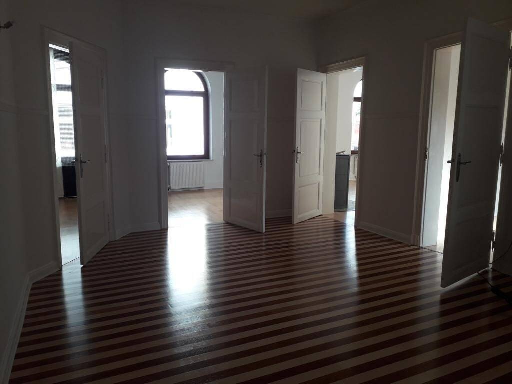 Altbauwohnung in der 1. Etage mit Balkon und Garten