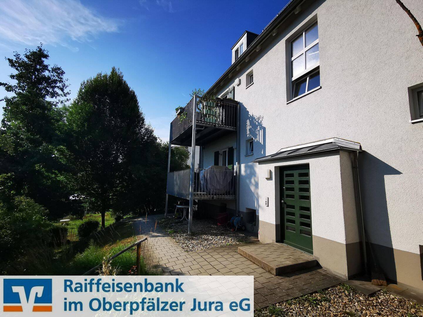Traumhafte 3-Zimmer-Dachgeschosswohnung in der grünen Mitte mit Panoramablick über Regensburg und eigenem Garten – Regensburg – Vorschaubild 2