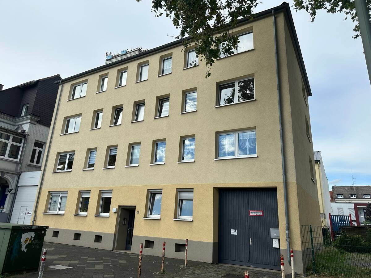 Renoviert! Vermietetes Mehrfamilienhaus mit neun Wohneinheiten und einem Hofgebäude im Stadtzentrum! – 45881 Gelsenkirchen – Bild 1 von 2