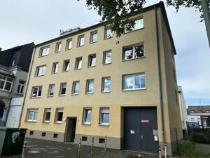 Renoviert! Vermietetes Mehrfamilienhaus mit neun Wohneinheiten und einem Hofgebäude im Stadtzentrum!
