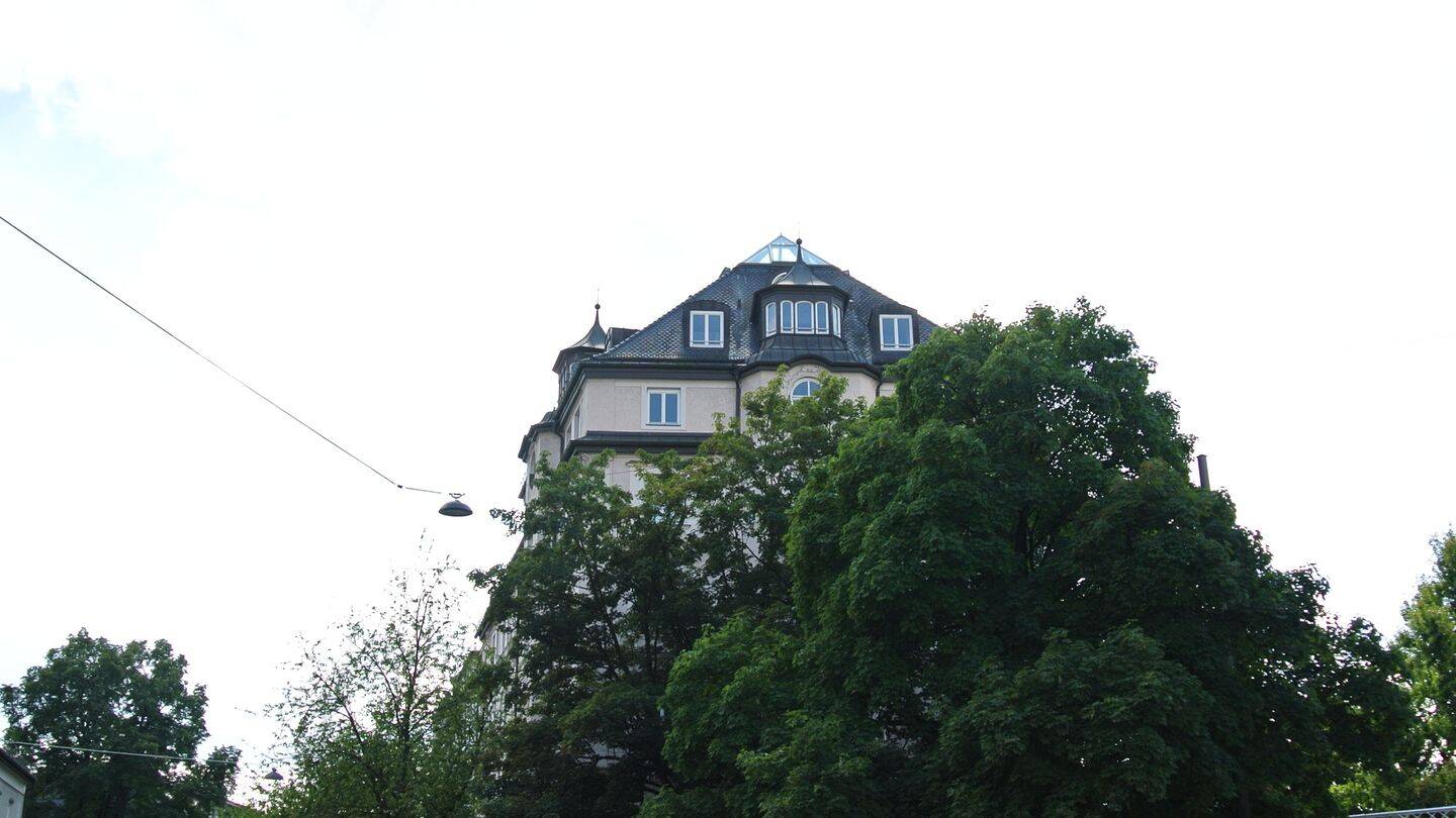 4-Zimmer-Altbauwohnung direkt a. d. Isar mit außergewöhnlichem Ausblick – München – Bild 1 von 9