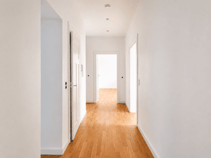 Helle 3-Zimmer-Wohnung mit Balkon & EBK in Offenbachs Nordend - (Erstbezug nach Sanierung) – 63067 Offenbach am Main – Vorschaubild 2