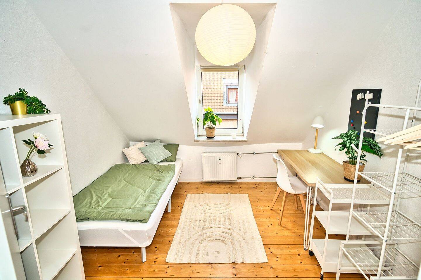 Möbliertes WG-Zimmer (Fully Furnished Room)in exklusiver Frauen-WG im Jungbusch – ideal für Young Professionals, Azubis & Berufseinsteiger