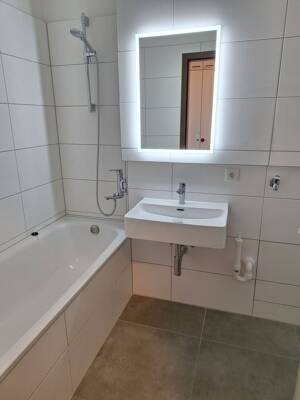 Helle 3-Zimmer-Wohnung mit zwei Balkonen und saniertem Badezimmer in Erlangen – 91056 Erlangen – Vorschaubild 4