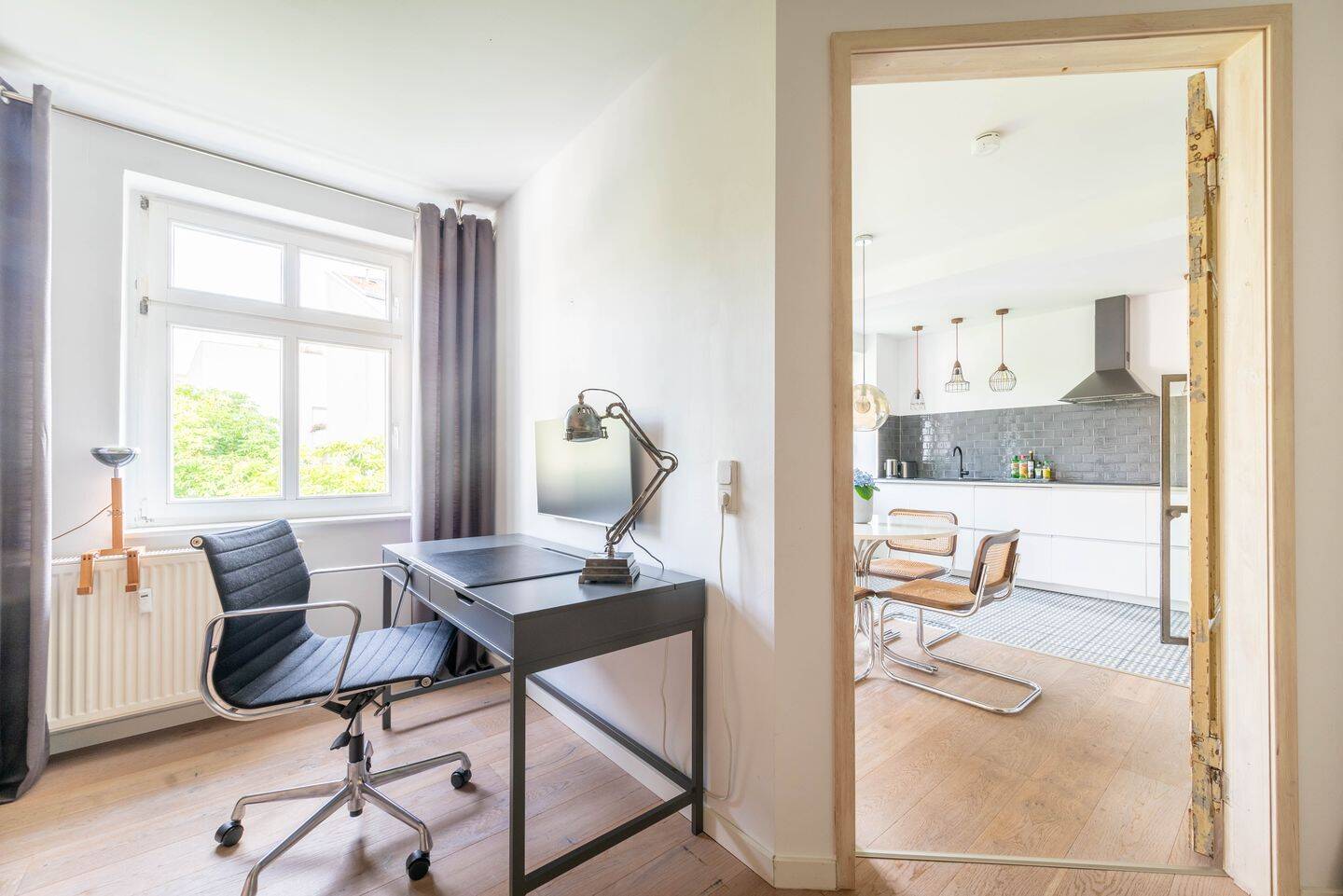 ?? Moderne 3-Zi.-Maisonette zw. Mitte & Prenzlauer Berg mit Designküche, Tageslichtbad im Innenhof – Berlin – Vorschaubild 3