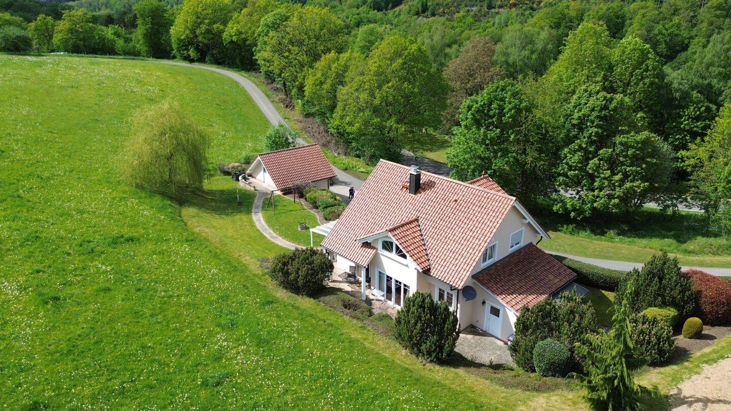 Charmantes "Schlösschen" auf kleiner Anhöhe mit Weitsicht und separatem Garagenhaus – Limbach – Vorschaubild 7