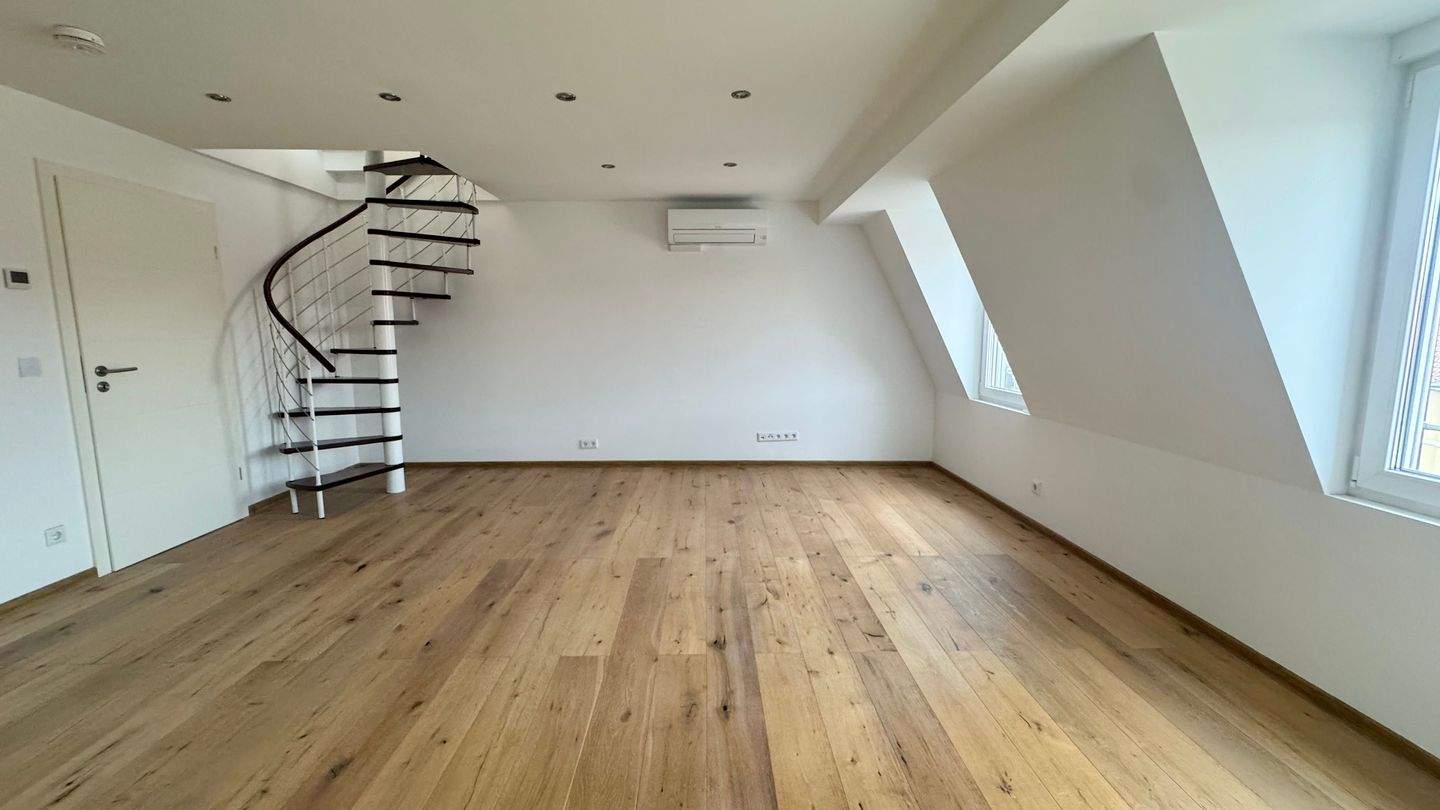 Gostenhof ! Helle chice u. moderne 2-Zi.-Maisonette-Whg. 70 m²,hochw. Einbauküche, Klimaanlage, 4.OG mit Aufzug. – Nürnberg – Vorschaubild 3