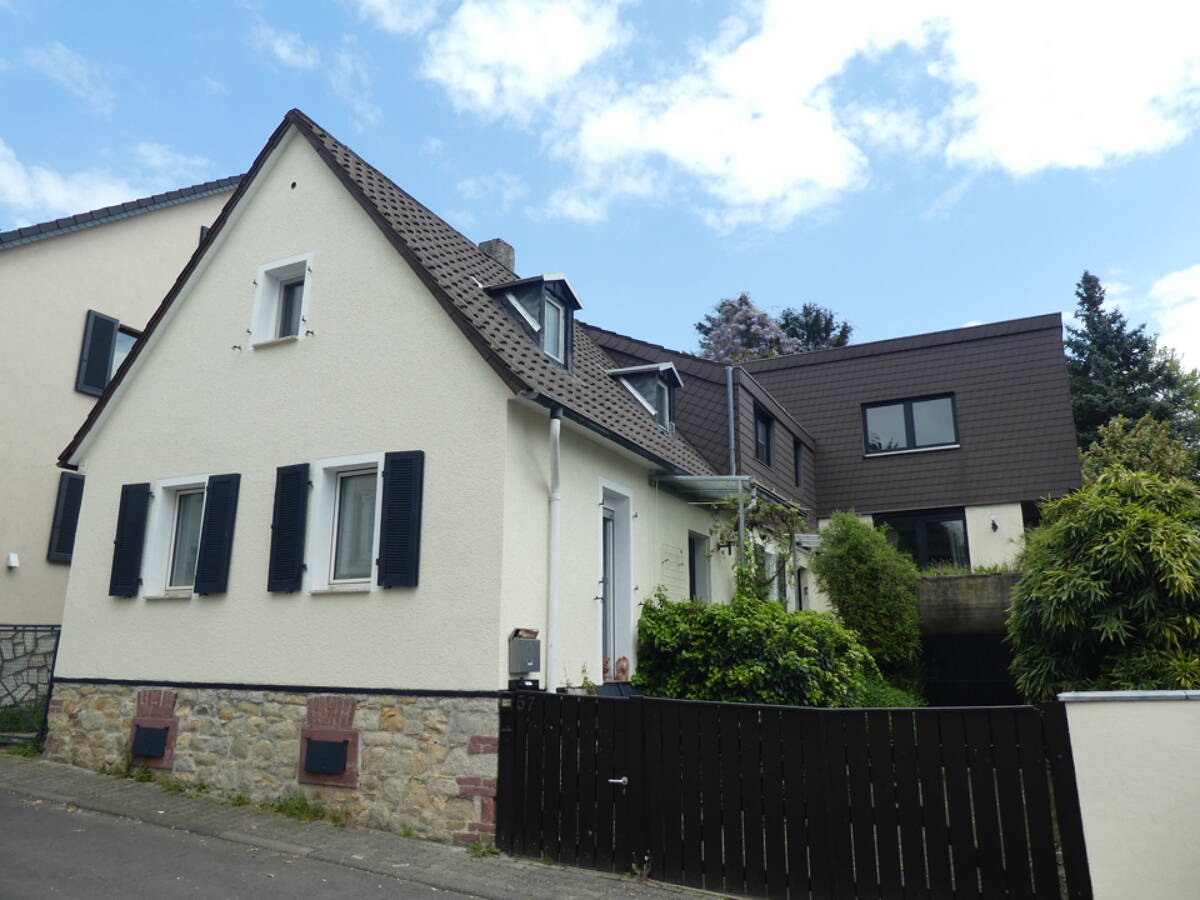 Zwei Häuser in ruhiger Lage von Bergen-Enkheim - vielseitige Möglichkeiten für Wohnen und Vermieten! – 60388 Frankfurt am Main – Bild 1 von 9
