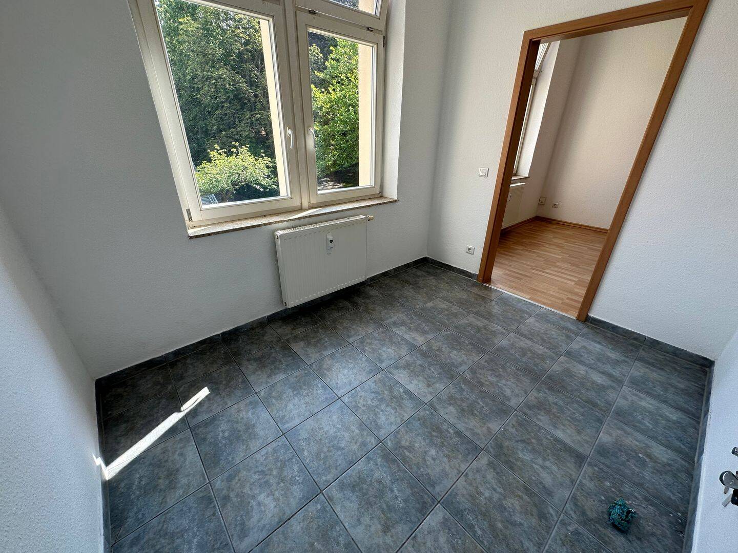 Klein aber fein / 1. OG Laminat / Bad mit Dusche !