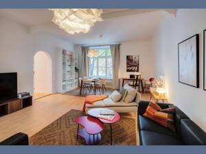 Möbliert: Wunderschöne Altbauwohnung mit individuellem Wohnambiente – 80799 München – Vorschaubild 2