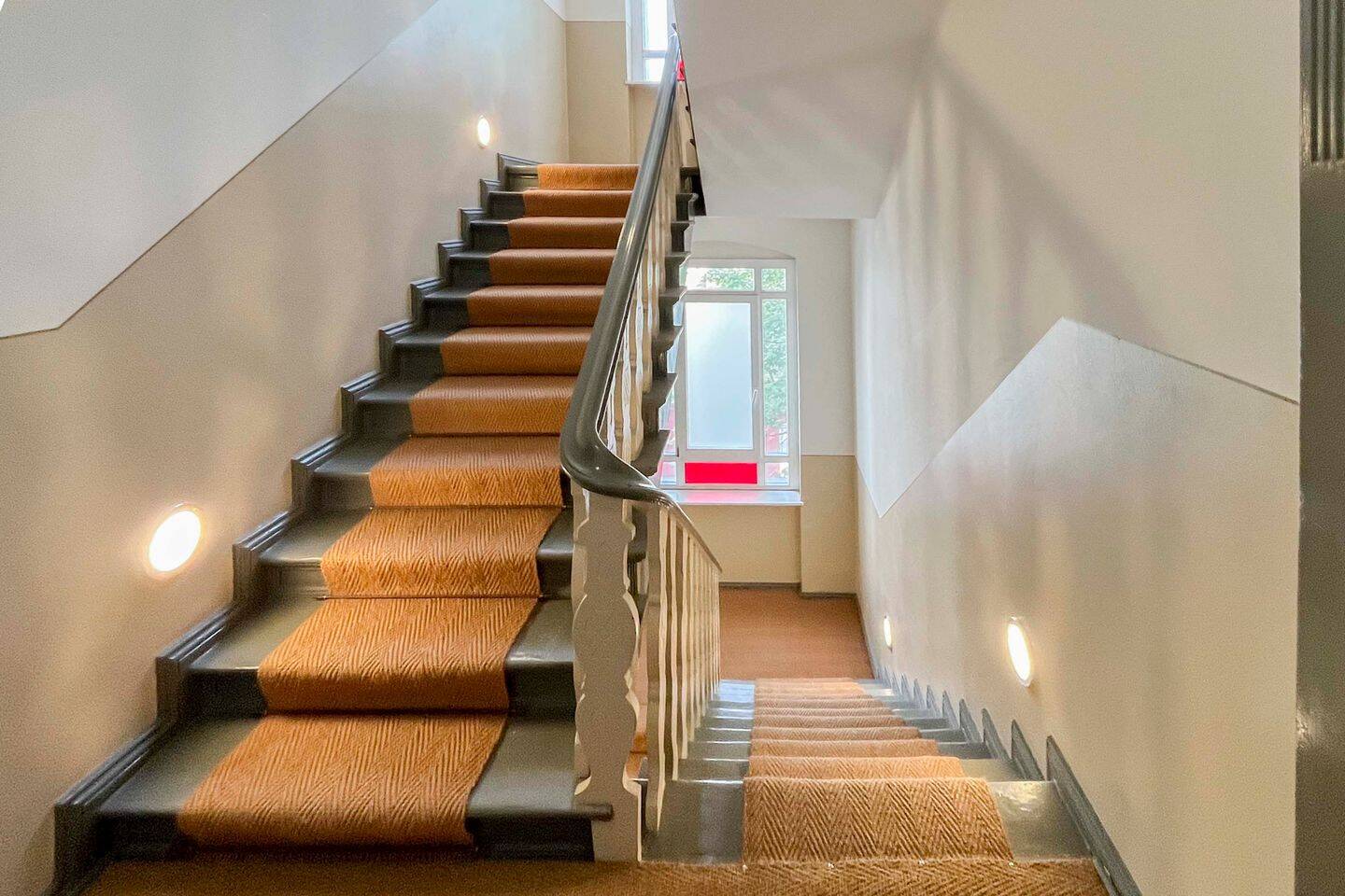 Altbau-Einheit mit Balkon & Aufzug in begehrter Pankower Lage - bezugsfrei zum 01.09. – Berlin – Vorschaubild 2