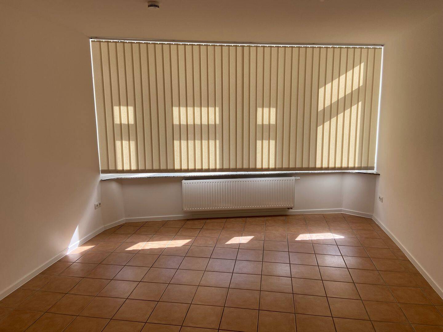 Großzügige 3-Zimmer-Wohnung mit Balkon – Köln – Vorschaubild 2