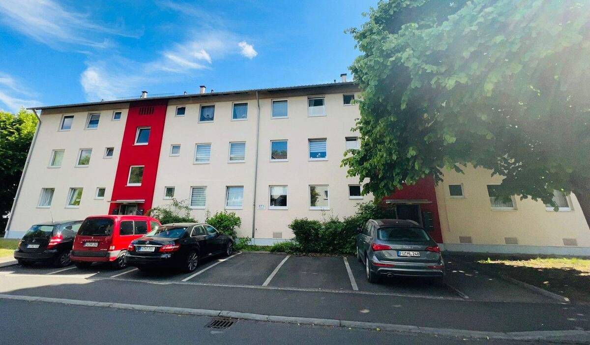 PROVISIONSFREI * FREISTEHENDE WOHNANLAGEN = 2 MFH + 1 BGS * PARKPLÄTZE * AUFGETEILT NACH WEG * GEPFLEGT * STADTTEILLAGE FÜRTH * NÄHE KLINIKUM * – 90766 Fürth – Bild 1 von 2